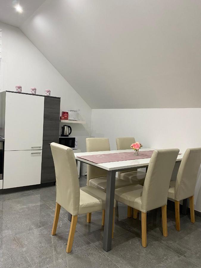 Apartma Azurre Постойна Экстерьер фото