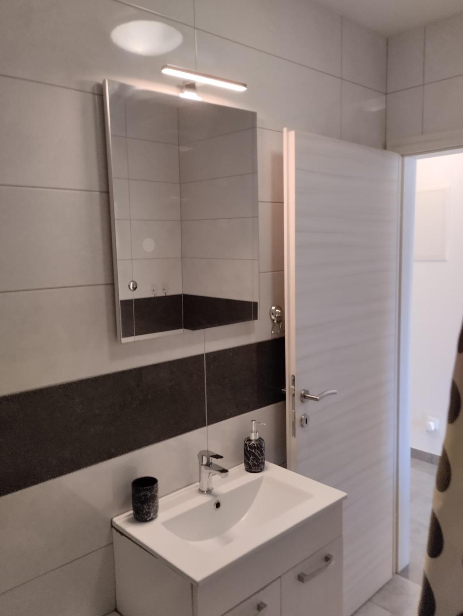 Apartma Azurre Постойна Экстерьер фото