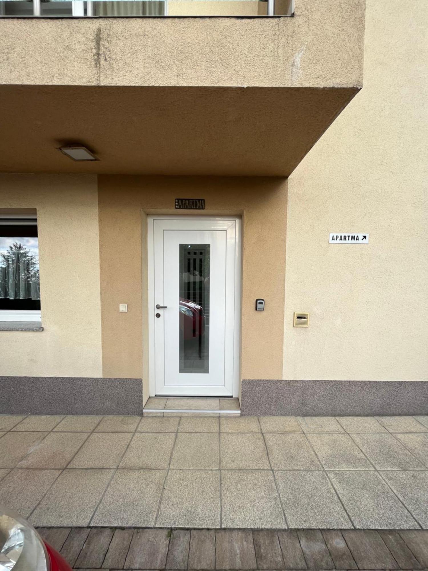 Apartma Azurre Постойна Экстерьер фото