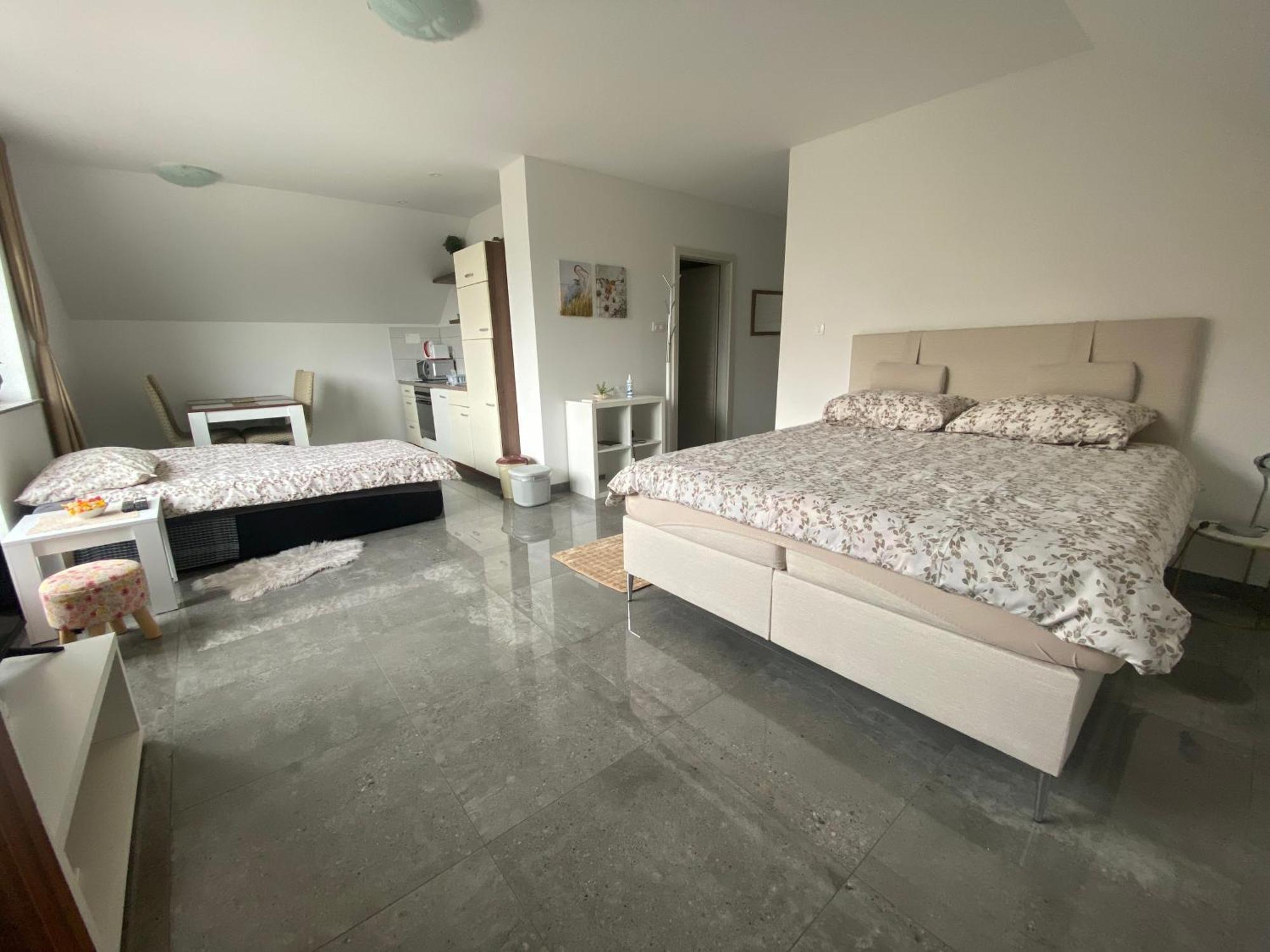 Apartma Azurre Постойна Экстерьер фото